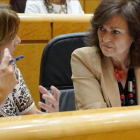Dolores Delgado y Carmen Calvo, el pasado martes en el Senado.