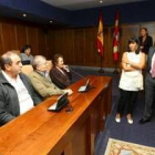 Afectados de alzhéimer, ayer con el alcalde en el salón de plenos