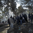 Inmigrantes en el monte Gurugú que pretenden pasar ilegalmente la frontera de Melilla.