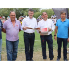 La institución más volcada con los aluches recibía el segundo "Cinto de Honor de Valdefresno de la Sobarriba". A. B.