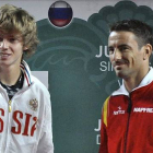 El ruso Andrey Rublev y el catalán Tommy Robredo, los dos tenistas que abrirán la eliminatoria entre Rusia y España por el ascenso al grupo mundial de la Copa Davis.