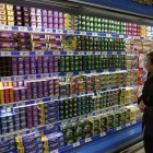 Las estanterías de los supermercados recuperan la normalidad. DL