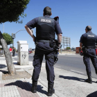 Agentes de la policía en la avenida de Antibióticos. JESÚS F.SALVADORES