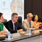 Mesa presidencial de la festividad del Colegio Mayor. DL