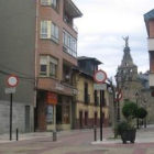 La denuncia se debe a la negativa de la empresa a dar agua a un local