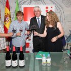 Enrique Garzón, Amancio Fernández, José Ángel Hermida y Ana Casis tras la firma.