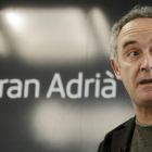 El cocinero español Ferran Adrià, en una rueda de prensa en la sede de Telefónica en Buenos Aires.