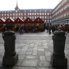 Bolardos de protección en la plaza Mayor de Madrid.