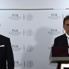 El fiscal general de México, Raúl Cervantes (izquierda) y el gobernador de Veracruz, Miguel Ángel Yunes, el pasado 10 de enero.