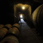 Interior de una bodega de Valdevimbre.