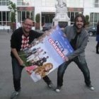 El director y guionista de «Fuga de cerebros» y el co-productor de la película con el ca