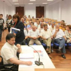 Amparo Vidal abandonando la sesión plenaria.