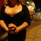 Imagen de archivo de una prostituta esperando clientes en el área de la Avenida Sáez de Miera.