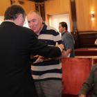  Antonio Silván se despide presidiendo la última sesión plenaria del Ayuntamiento de León; en la imagen, con el leonesista Eduardo López Sendino