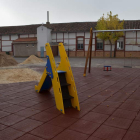 Nuevo parque infantil en el colegio de Fresno.