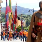 Los pendones provinciales desfilaron desde la plaza del Ayuntamiento hasta El Campón.