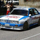 Javi Arias, campeón regional de asfalto, con su BMW.