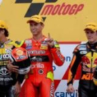 Jorge Lorenzo, entre Dovizioso y Kalio, en lo más alto del podio