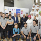 Foto de familia de los participantes en el debut del programa ‘Los Productos de León en las cocinas de FP’. ACACIO