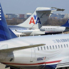 Aviones de American Airlines y US Airways, en el aeropuerto Ronald Reagan de Virgina.