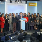 El líder del PP, Mariano Rajoy compareció en la rueda de prensa escoltado por toda la plana mayor de