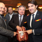 Gerardo Álvarez Courel, Pablo Linares, Luis Alberto Arias, Raúl Valcarce y Suárez Quiónes. L. DE LA MATA