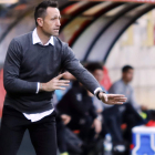 José Manuel Aira dando instrucciones a sus jugadores en uno de sus partidos. MARCIANO PÉREZ