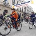 Miles de personas participan en la X Marcha Aspanias en Burgos