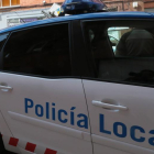 Un coche de la Policía Local durante una intervención.