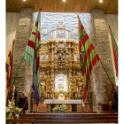 Los pendones de los ayuntamientos del Voto honran a la Virgen del Camino. F. OTERO PERANDONES
