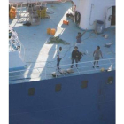 Tripulantes del 'Alakrana' una vez liberado el barco.