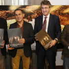 Tomé, Secundino Pérez, Martínez Majo y Miguel Ángel del Egido, con la edición del libro. RAMIRO