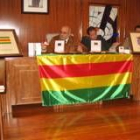 Un momento de la presentación del escudo y la bandera municipales