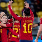 Las jugadoras de la selección española celebran la victoria. PABLO GARCÍA