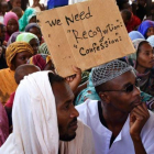 Solicitantes de asilo sudaneses alojados en un campo de refugiados en Níger tras haber cruzado a pie el desierto del Sáhara huyendo de Libia.