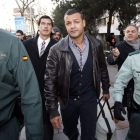 Miguel Ángel Flores, a su salida ayer de los Juzgados de Plaza de Castilla, en Madrid.