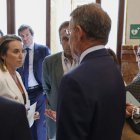 Feijóo con Gamarra y cargos del PP en el Congreso. JUAN CARLOS HIDALGO