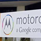 Letrero de la inauguración de la fábrica de Motorola en Fort Worth (Estados Unidos).