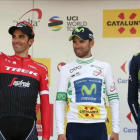 Alejandro Valverde (en el centro y con el jersey de líder de la Volta 2017), junto al ya retirado Alberto Contador y Marc Soler, a la derecha