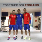 Azpilicueta, Lopetegui y Busquets posan antes de la rueda de prensa ofrecida en el estadio de Wembley.