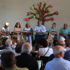 Reunión de vecinos de Flores del Sil celebrada ayer en el centro cívico del barrio.