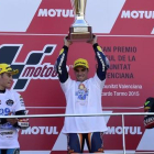 Jorge Navarro (izquierda), Miguel Oliveira y Jakub Kornfeil, en el podio de la carrera de Moto3.