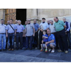Foto de familia de los laringectomizados, ayer en Diputación