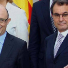 El ministro de Hacienda, Cristóbal Montoro, junto al presidente de la Generalitat, Artur Mas.