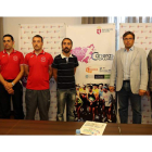 Emilio Orejas junto a los organizadores de la carrera.