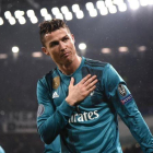 Cristiano Ronaldo festeja un gol en un partido de la Champions League.