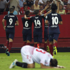 Los jugadores rojiblancos celebran el primer gol obra de Koke antes de llegar al descanso
