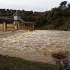 Crecida de río Tirteafuera, un afluente del Guadiana en Ciudad Real, que pasó en los últimos días de estar prácticamente seco a alcanzar una punta de 45,8 metros cúbicos por segundo.