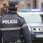 La Policía de Ponferrada detuvo al agresor. L. DE LAMATA