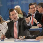 María Dolores de Cospedal, Mariano Rajoy y Manuel Fraga, en la reunión